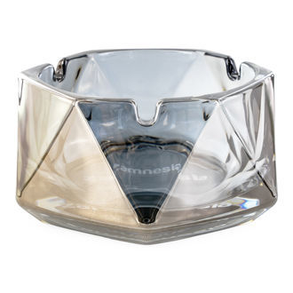 Szklana popielniczka (Zamnesia)