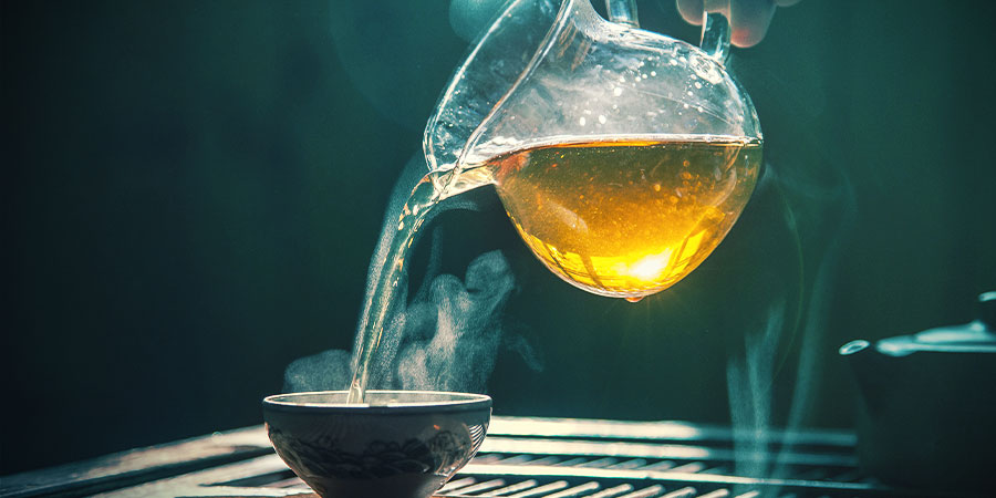 Przygotowywanie herbaty z kanna Przygotowywanie herbaty z kanna