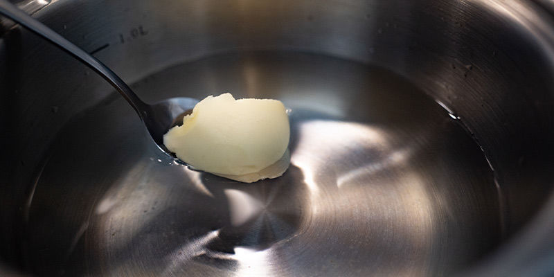 Dodaj 2 łyżki masła