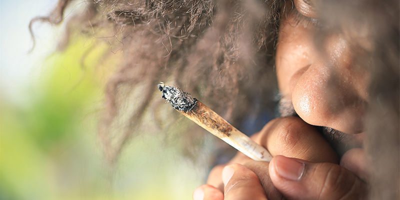 Dlaczego niektórzy ludzie doświadczają problemów trawiennych po marihuanie? Dlaczego niektórzy ludzie doświadczają problemów trawiennych po marihuanie?