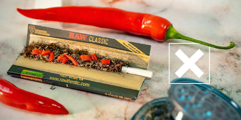 Czy powinieneś palić ostre papryczki z marihuaną? Czy powinieneś palić ostre papryczki z marihuaną?