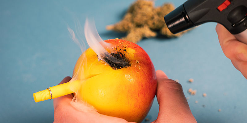 Najpopularniejsza owocowa fajka: jabłko Najpopularniejsza owocowa fajka: jabłko