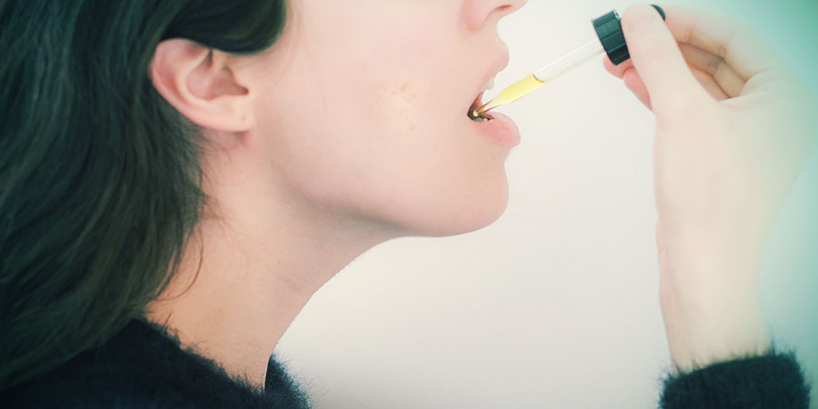 Medyczne nalewki z konopi – metoda podjęzykowa