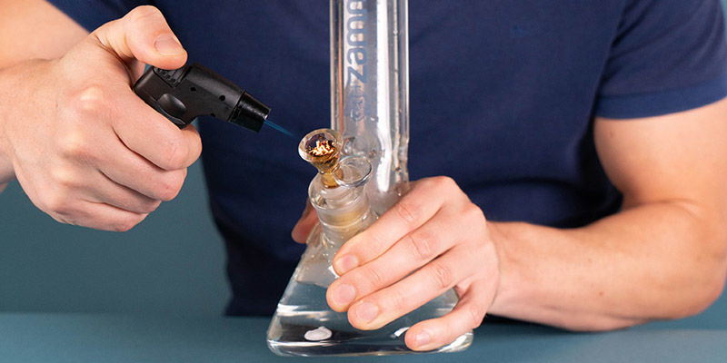 Nieprawidłowe trzymanie dabbingowej fajki (rig) NOT HOLDING THE RIG PROPERLY