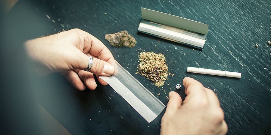 Czy palenie spleśniałej marihuany jest szkodliwe? Is Smoking Mouldy Weed Bad?