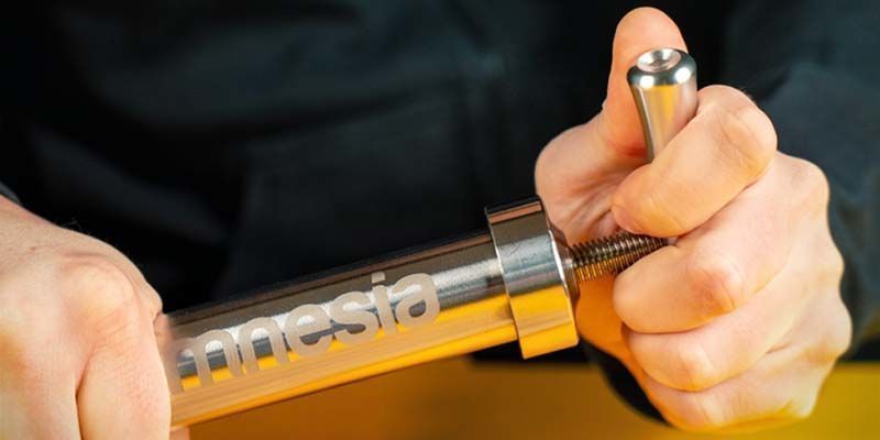 Using the handle on the pollen press, screw down tightly