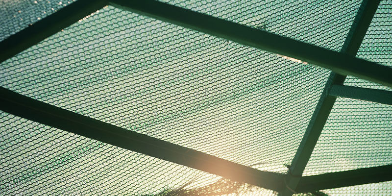 Używaj w 100% nieprzepuszczających światła materiałów Kontroluj kwitnienie marihuany dzięki zaciemnianiu: używaj w 100% nieprzepuszczających światła materiałów