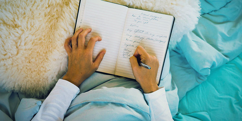 Jak prowadzić dziennik snów: po przebudzeniu