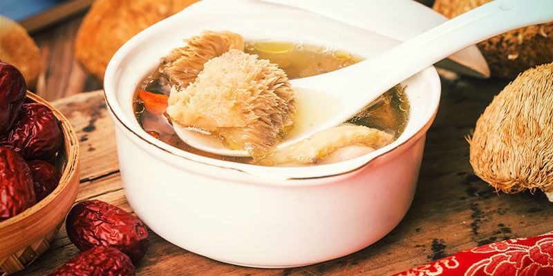 Powody, dla których warto sięgać po soplówkę jeżowatą (lion’s mane)