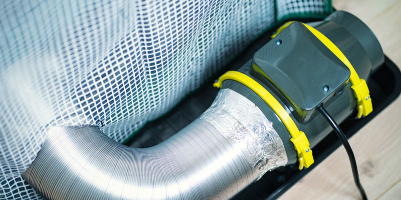 Przymocuj wentylator wyciągowy Martha tent: Attach the exhaust fan