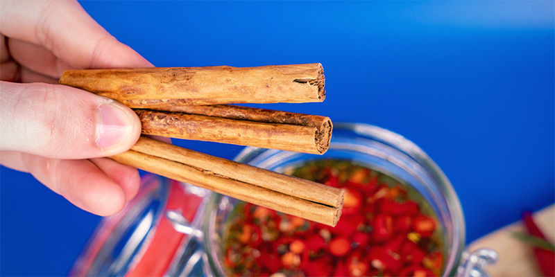 Dodaj wybrane przyprawy do marynowania Dodaj wybrane przyprawy do marynowania