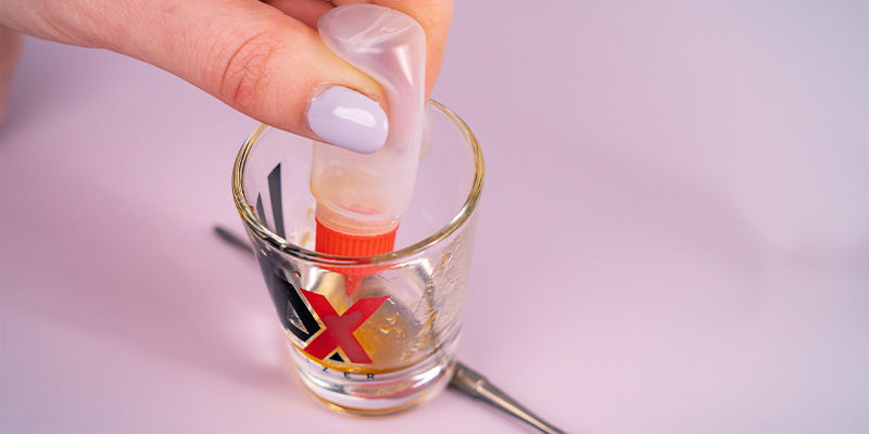 Zasysanie mikstury buteleczką typu stash