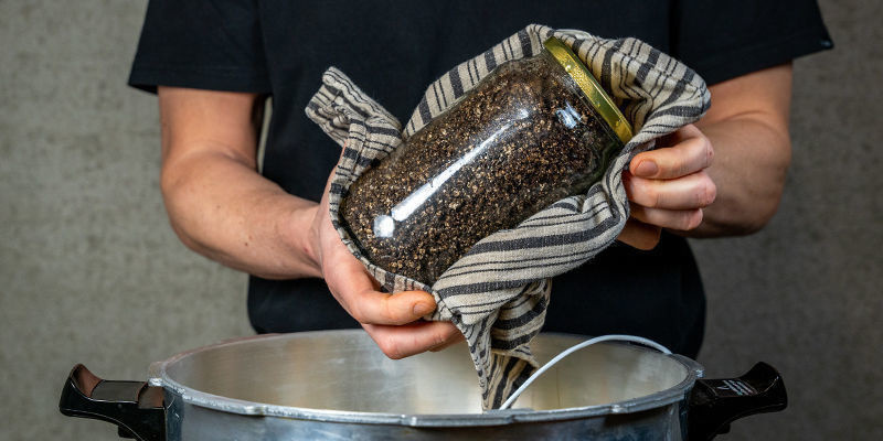 Przed użyciem warstwa okrywowa musi całkowicie ostygnąć Przed użyciem warstwa okrywowa musi całkowicie ostygnąć