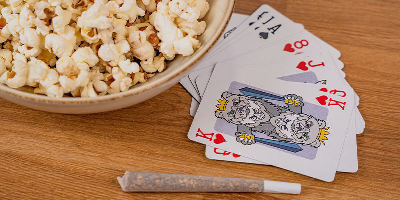 Jak zorganizować idealny wieczór gier z dodatkiem marihuany