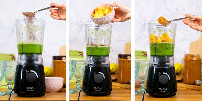 Gdy składniki się połączą, dodaj kakao, cynamon oraz wybrany owoc.