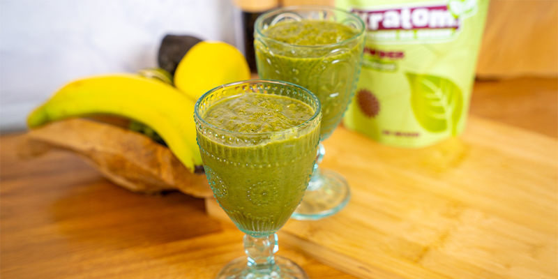 Czekoladowy koktajl z kratomem i orzechami