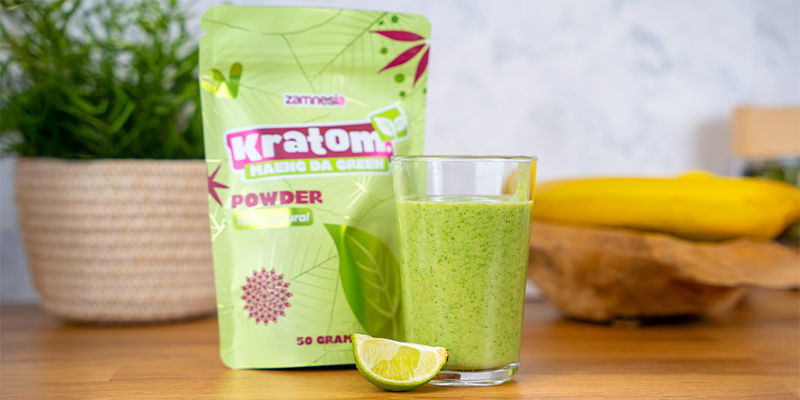 Kremowe smoothie z kratomem i awokado