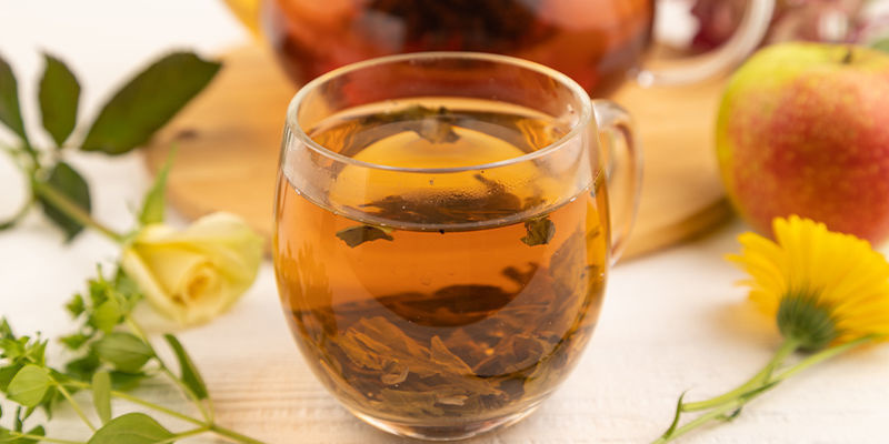 Picie naparu z kocimiętki Picie naparu z kocimiętki