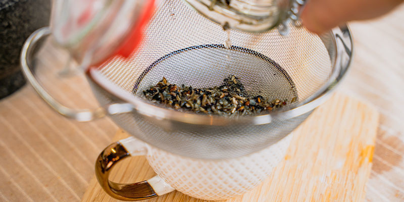 5. Przecedź herbatę z grzybów/trufli 5. Przecedź herbatę z grzybów/trufli