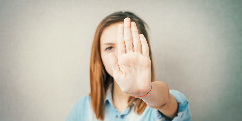 Ukryj, że jesteś na haju – przestań gadać