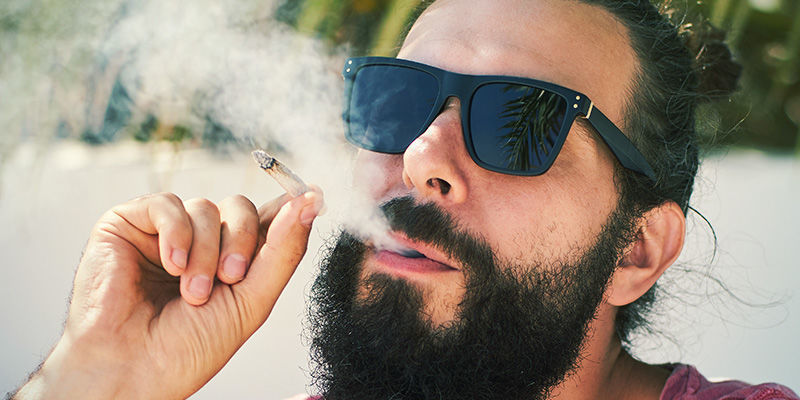 Ukryj, że jesteś na haju – załóż okulary przeciwsłoneczne