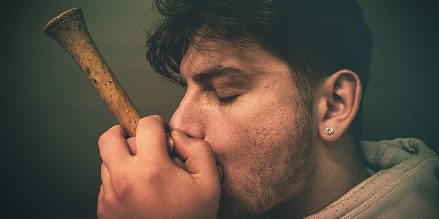 Using A Chillum Using A Chillum