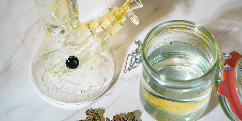 Czy woda w bongo się do czegoś nadaje? Is bong water good for anything?