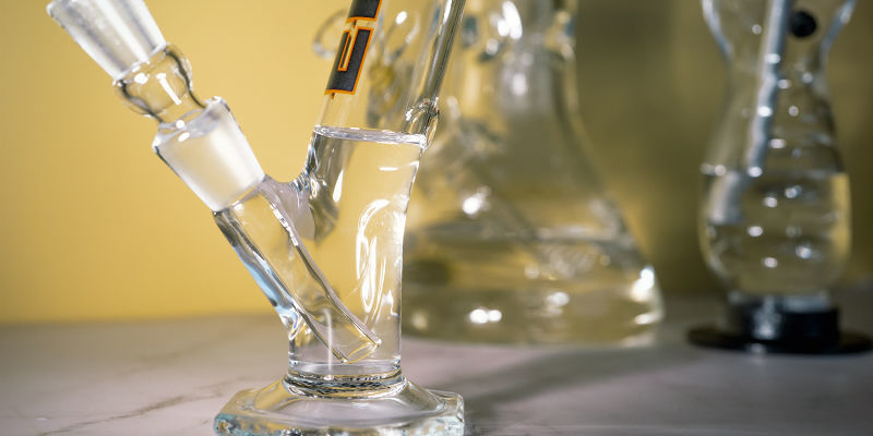 Dlaczego bong potrzebuje wody? Dlaczego bong potrzebuje wody?