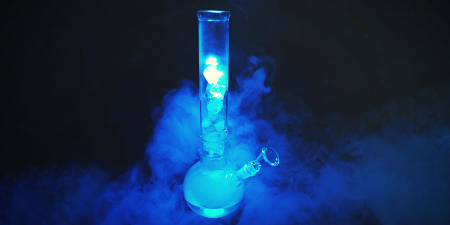 Alternatywy dla wody w bongo: woda z lodem Bong Water Alternatives: Ice Water