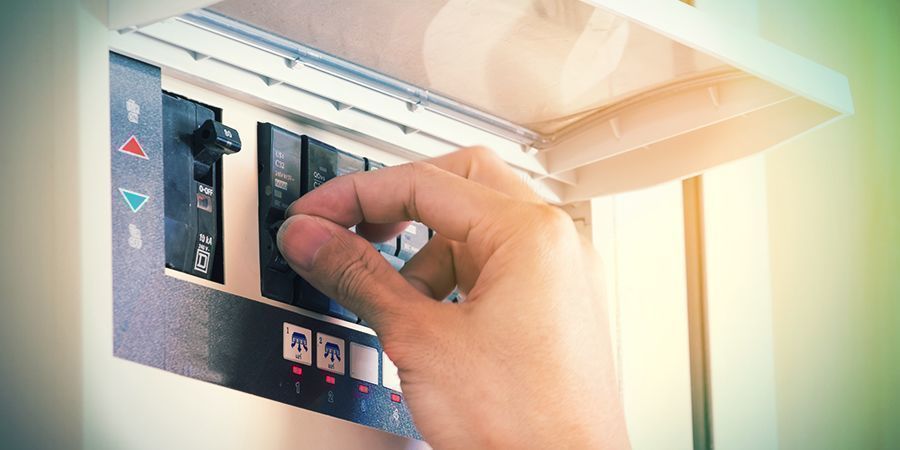 Sprawdź, czy w szafce z licznikiem jest wyłącznik nadprądowy (#4)