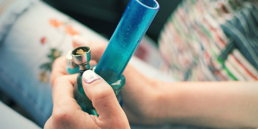 Jak korzystać z akrylowego bonga Jak korzystać z akrylowego bonga