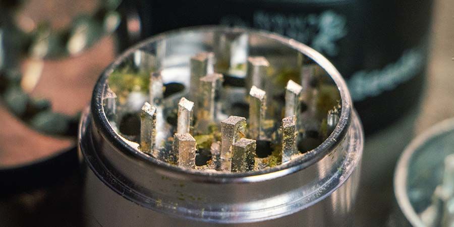 Jak czyścić metalowe młynki do ziół