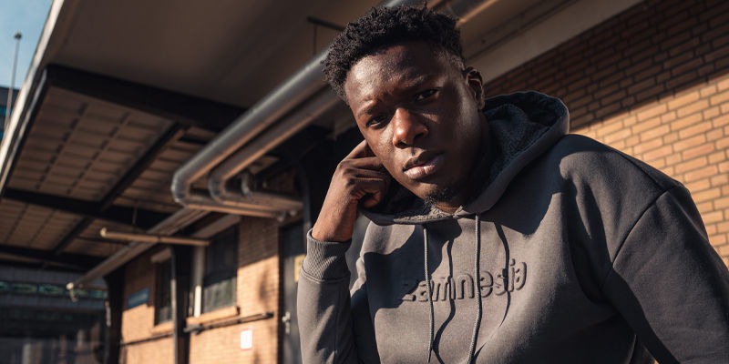 Bluza z tłoczonym logo Zamnesia