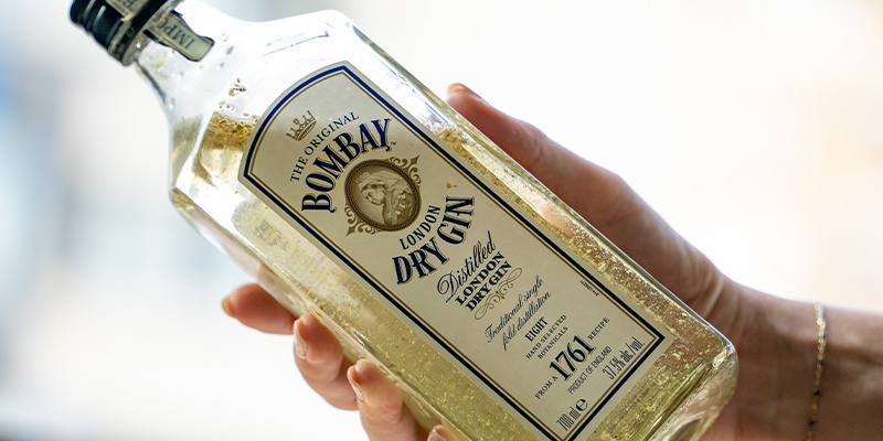 Szczelnie zamknij butelkę, wstrząśnij, odstaw w chłodne miejsce Szczelnie zamknij butelkę, wstrząśnij, odstaw w chłodne miejsce