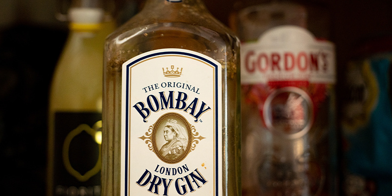 Przecedź zioła z płynu Przecedź zioła z płynu