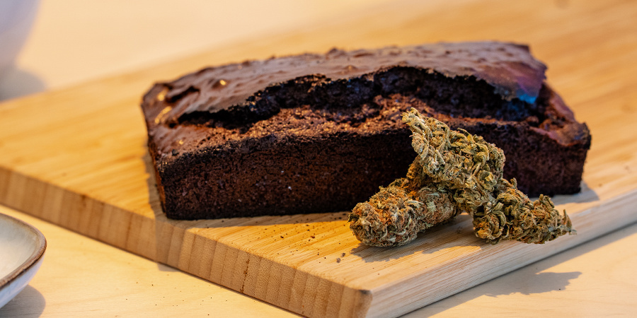 Pozwól brownie ostygnąć około dziesięciu minut Pozwól brownie ostygnąć około dziesięciu minut