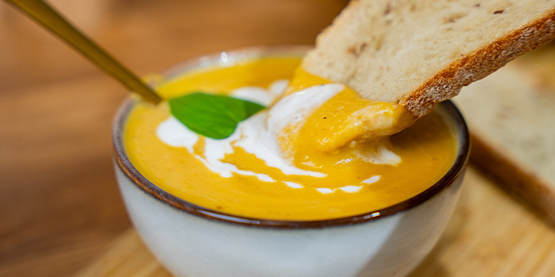 Podawaj z kleksem śmietany lub jogurtu – według uznania