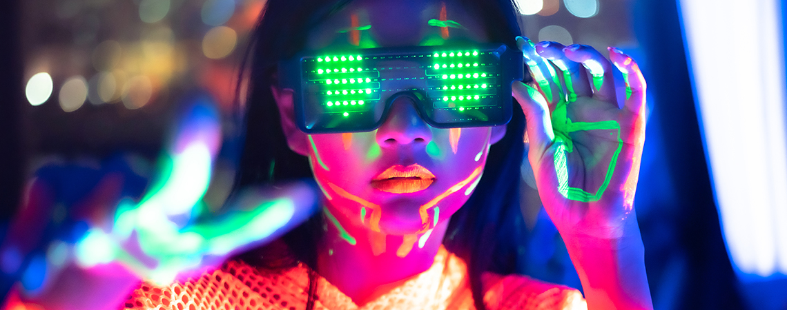 Czy bezpiecznie jest brać psychodeliki samemu? Kodeks samotnego psychonauty